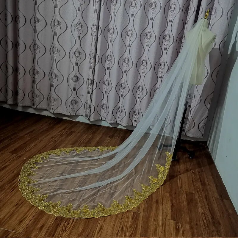 Golden charming sequin lace veil shining 2023 new cathedral wedding accessories bride with hair comb head veil
