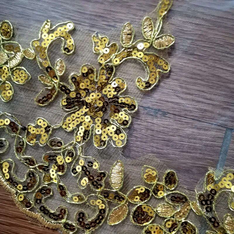 Golden charming sequin lace veil shining 2023 new cathedral wedding accessories bride with hair comb head veil
