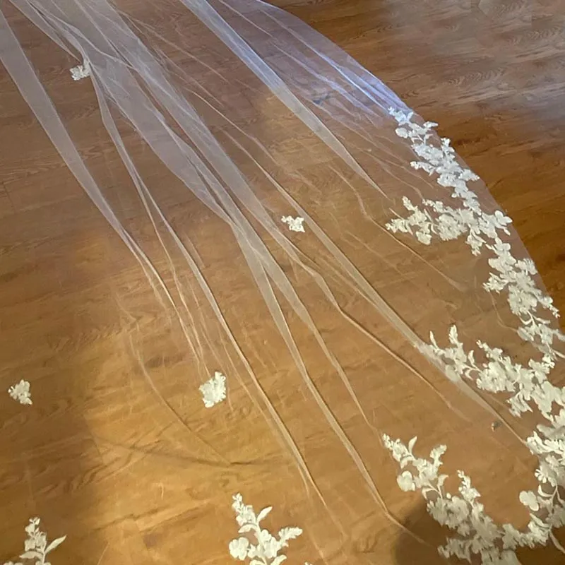 Real Photos Long Lace Appliques Wedding Veil White Ivory Cathedral 1 Layer Bridal Veil 3.5 Meters Bride Veil Wedding Accessories Real Photos Long Lace Appliques Wedding Veil White Ivory Cathedral 1 Layer Bridal Veil 3.5 Meters Bride Veil Wedding Accessories