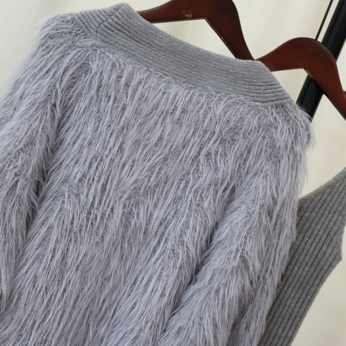 Plus Size Imitation Mink Velvet Suspender Skirt Cardigan Two-piece Set for Women 2023 Autumn and Winter New Sweater Suit Skirt Plus Size Imitation Mink Velvet Suspender Skirt Cardigan Two-piece Set for Women 2023 Autumn and Winter New Sweater Suit Skirt