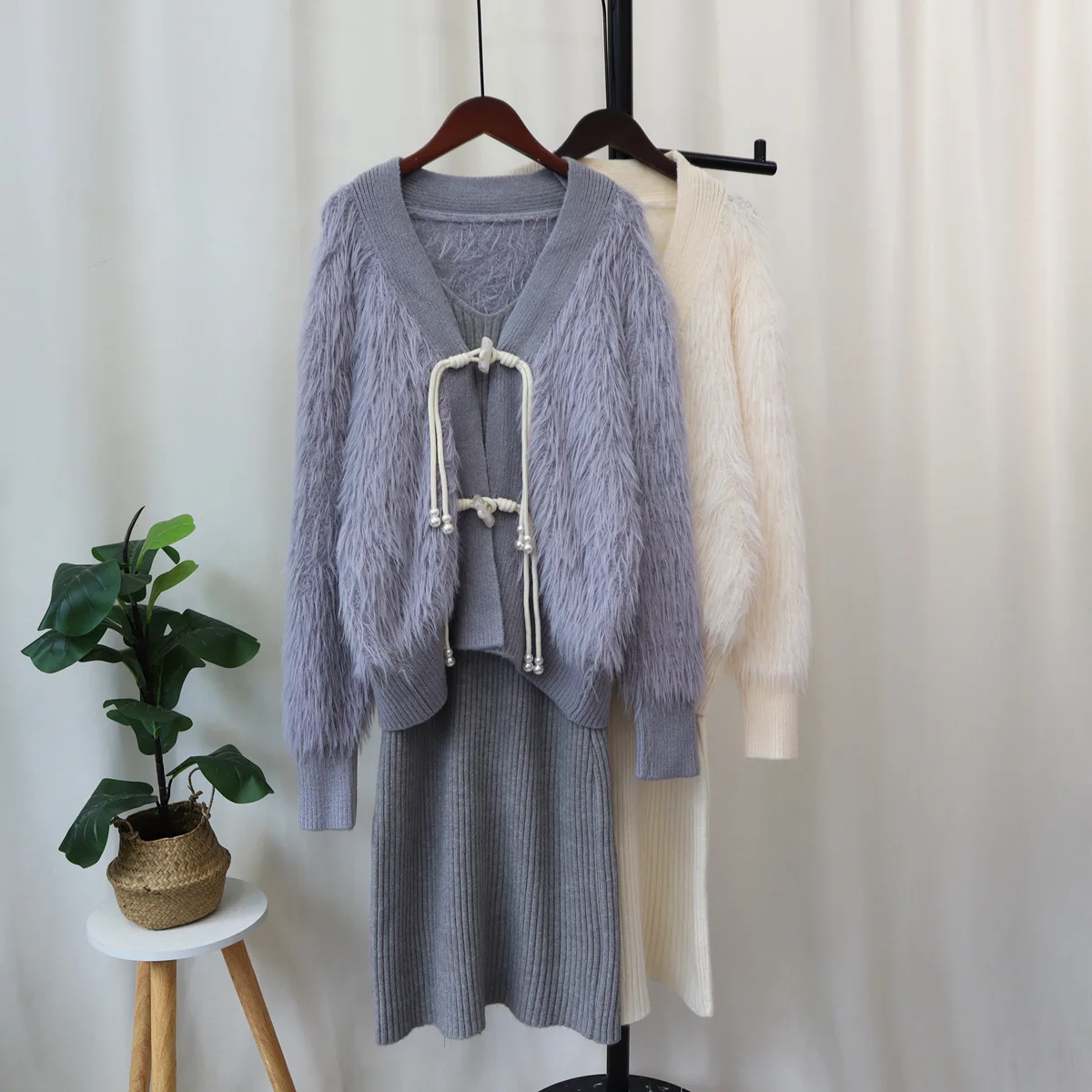 Plus Size Imitation Mink Velvet Suspender Skirt Cardigan Two-piece Set for Women 2023 Autumn and Winter New Sweater Suit Skirt Plus Size Imitation Mink Velvet Suspender Skirt Cardigan Two-piece Set for Women 2023 Autumn and Winter New Sweater Suit Skirt