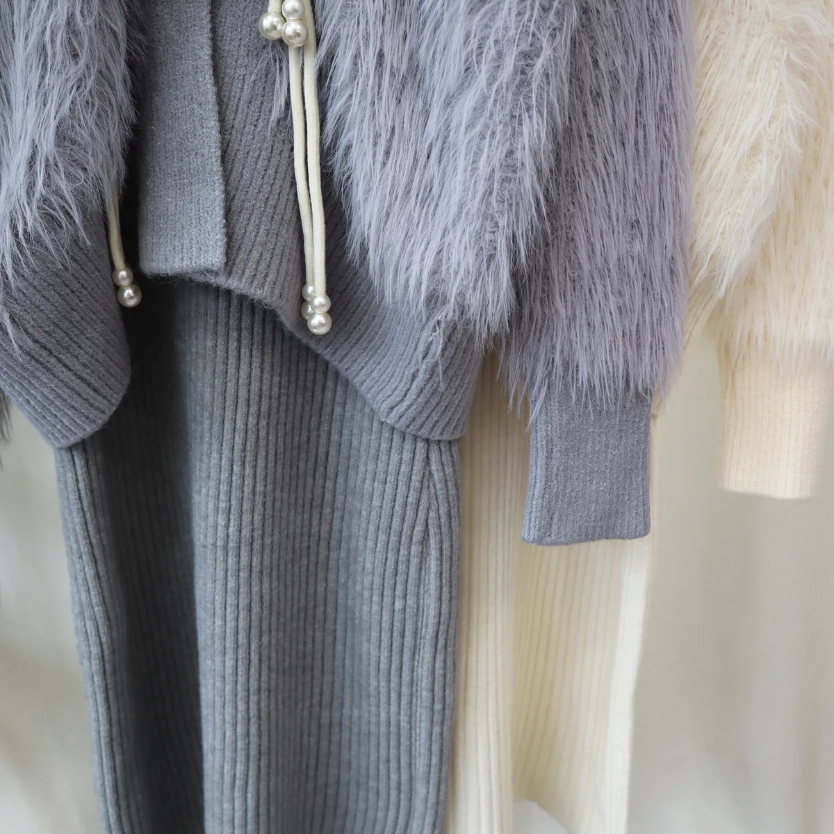 Plus Size Imitation Mink Velvet Suspender Skirt Cardigan Two-piece Set for Women 2023 Autumn and Winter New Sweater Suit Skirt Plus Size Imitation Mink Velvet Suspender Skirt Cardigan Two-piece Set for Women 2023 Autumn and Winter New Sweater Suit Skirt