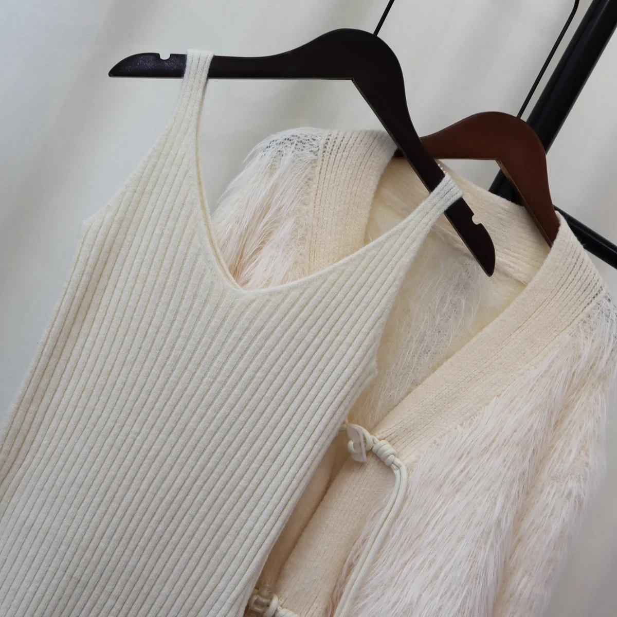 Plus Size Imitation Mink Velvet Suspender Skirt Cardigan Two-piece Set for Women 2023 Autumn and Winter New Sweater Suit Skirt Plus Size Imitation Mink Velvet Suspender Skirt Cardigan Two-piece Set for Women 2023 Autumn and Winter New Sweater Suit Skirt