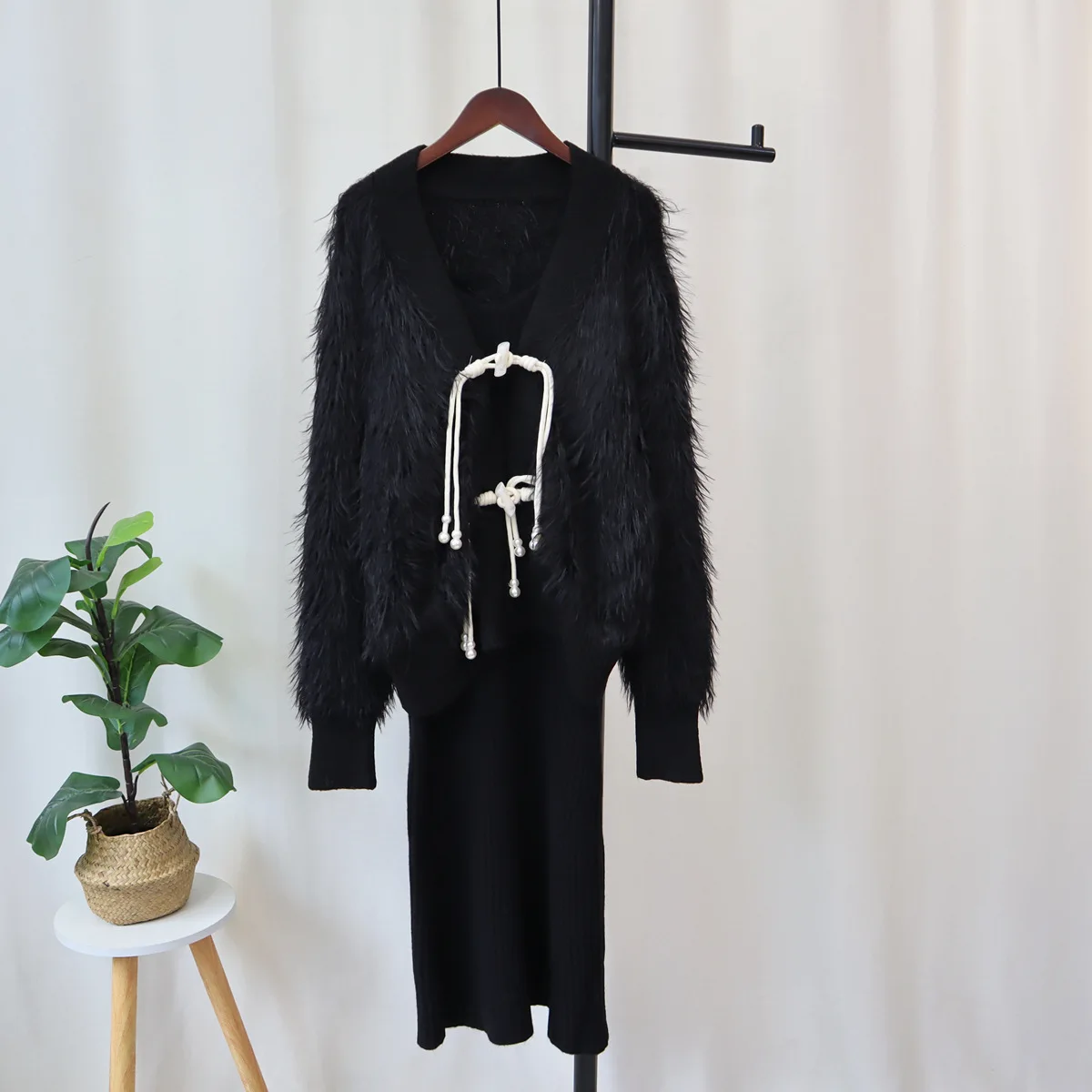 Plus Size Imitation Mink Velvet Suspender Skirt Cardigan Two-piece Set for Women 2023 Autumn and Winter New Sweater Suit Skirt Plus Size Imitation Mink Velvet Suspender Skirt Cardigan Two-piece Set for Women 2023 Autumn and Winter New Sweater Suit Skirt