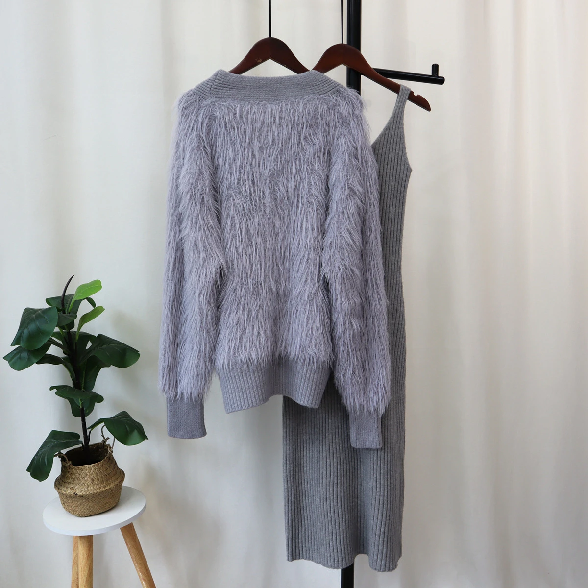 Plus Size Imitation Mink Velvet Suspender Skirt Cardigan Two-piece Set for Women 2023 Autumn and Winter New Sweater Suit Skirt Plus Size Imitation Mink Velvet Suspender Skirt Cardigan Two-piece Set for Women 2023 Autumn and Winter New Sweater Suit Skirt