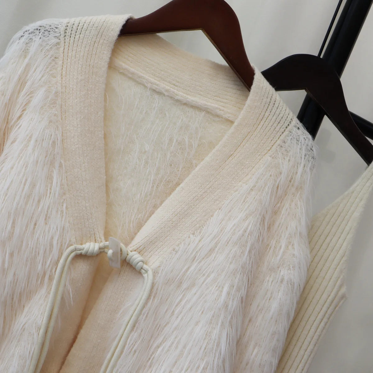 Plus Size Imitation Mink Velvet Suspender Skirt Cardigan Two-piece Set for Women 2023 Autumn and Winter New Sweater Suit Skirt Plus Size Imitation Mink Velvet Suspender Skirt Cardigan Two-piece Set for Women 2023 Autumn and Winter New Sweater Suit Skirt