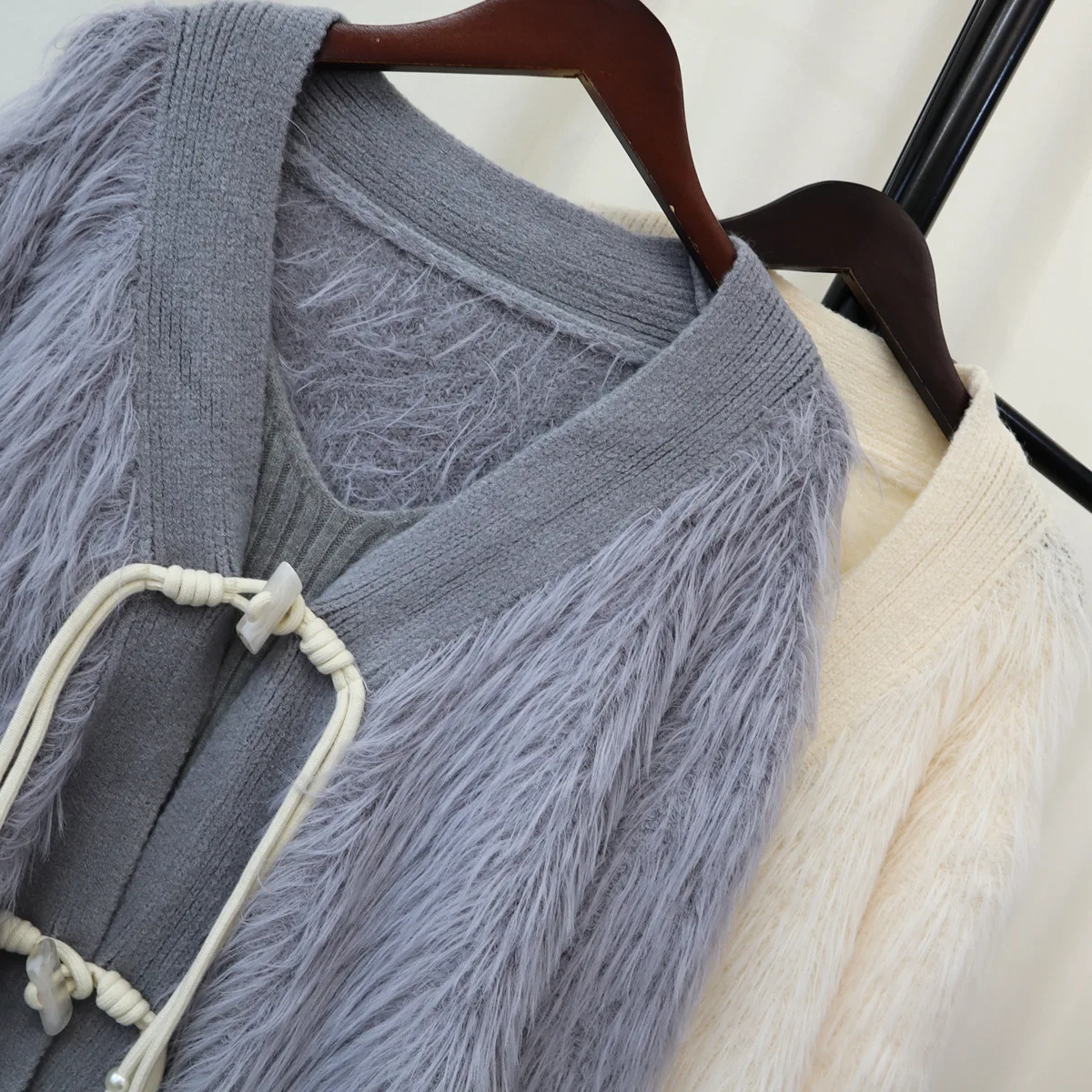 Plus Size Imitation Mink Velvet Suspender Skirt Cardigan Two-piece Set for Women 2023 Autumn and Winter New Sweater Suit Skirt Plus Size Imitation Mink Velvet Suspender Skirt Cardigan Two-piece Set for Women 2023 Autumn and Winter New Sweater Suit Skirt